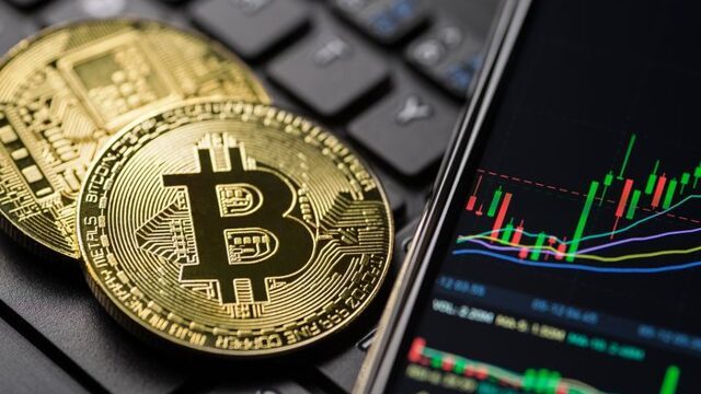 Bitcoin phá kỷ lục mới, chạm mốc 69.990 USD rồi giảm sâu