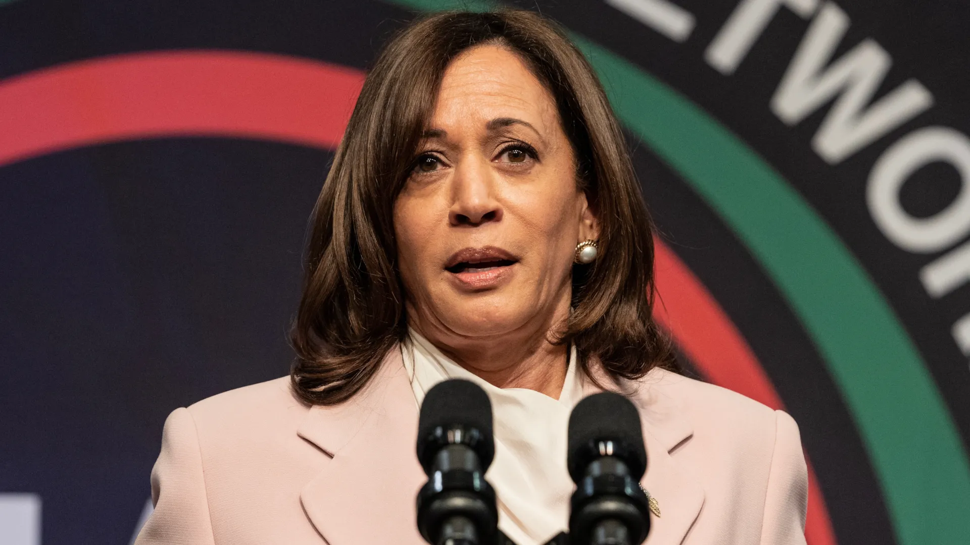 Các Nhà Tài Trợ Đảng Dân Chủ Thúc Đẩy Kamala Harris Tham Gia Hội Nghị Crypto Sắp Tới